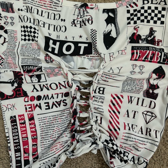 Fashion Graphic Cut Out Crop Top Size M - Picture 10 of 10